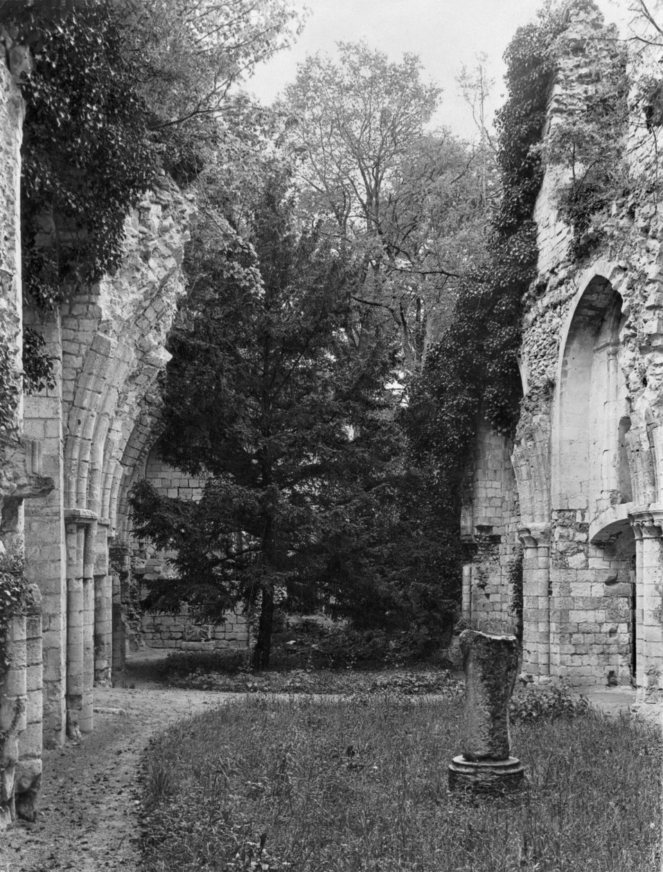 Utsikt över kyrkan, c.1052-67 av French School