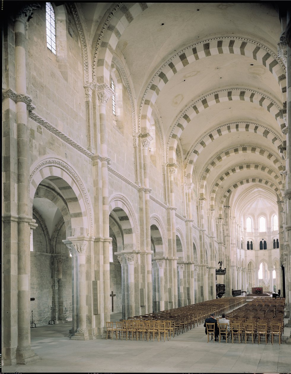 Vy över långhusets inre, 1100-tal av French School