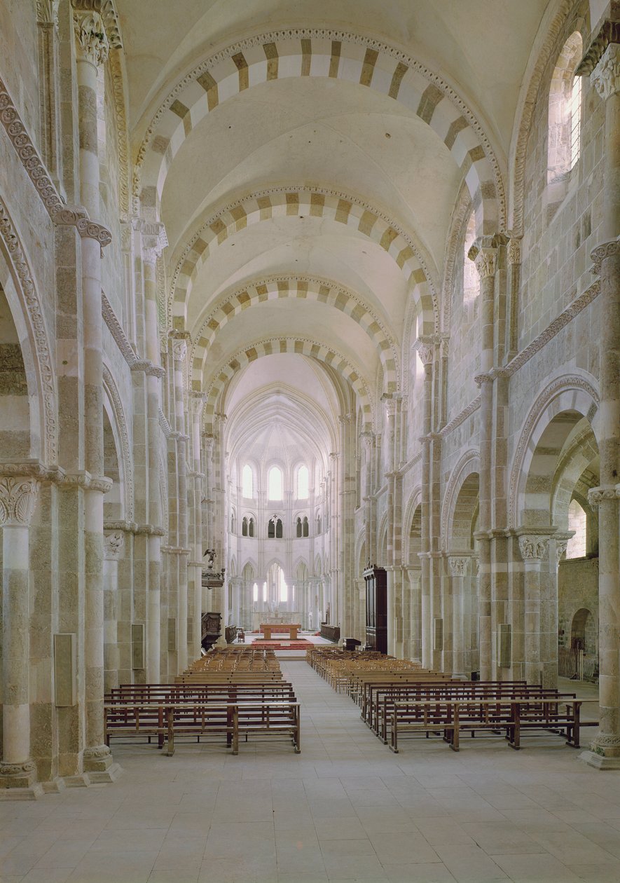 Vy över långhusets inre, c.1120-50 av French School
