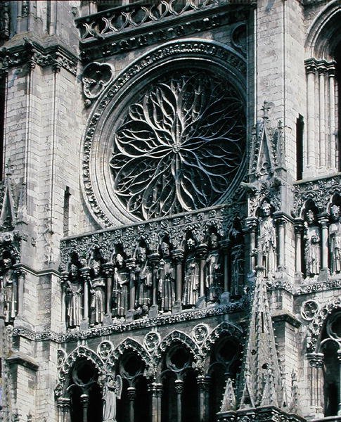 Vy över rosenfönstret på västra fasaden, 1225-30 av French School