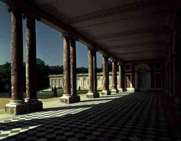 Utsikt över terrassen på högra flygeln av Grand Trianon, ca 1725 (foto) av French School