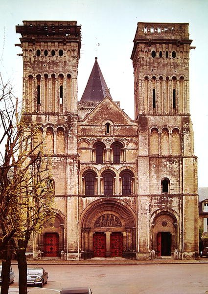 Vy över den västra fasaden av La Trinite, Abbaye aux Dames av French School