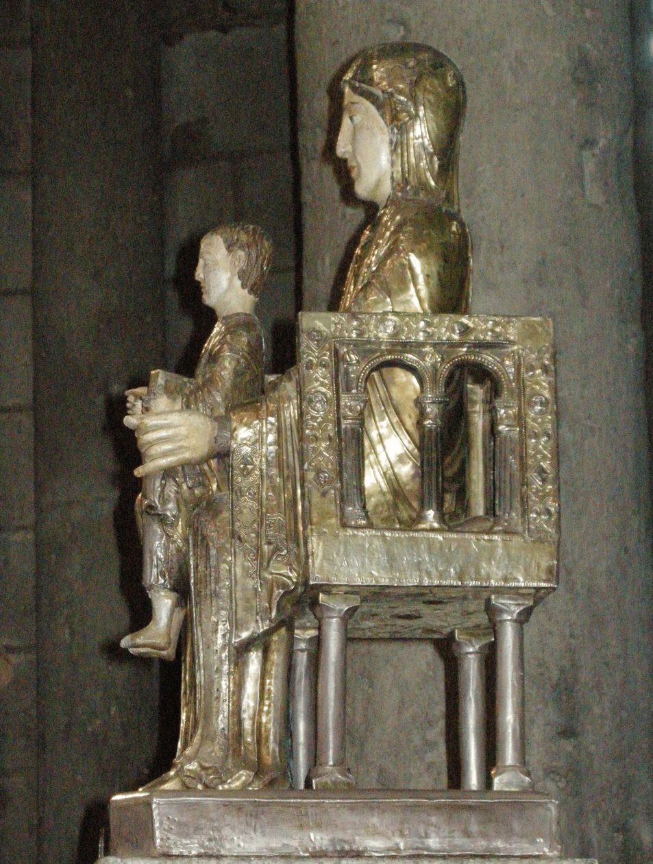 Virgin and Child (guldpläterad valnöt) av French School