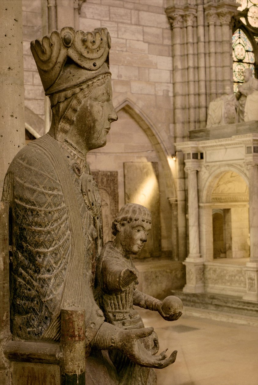 Jungfru och barn i majestät (polykromträ) (detalj) av French School