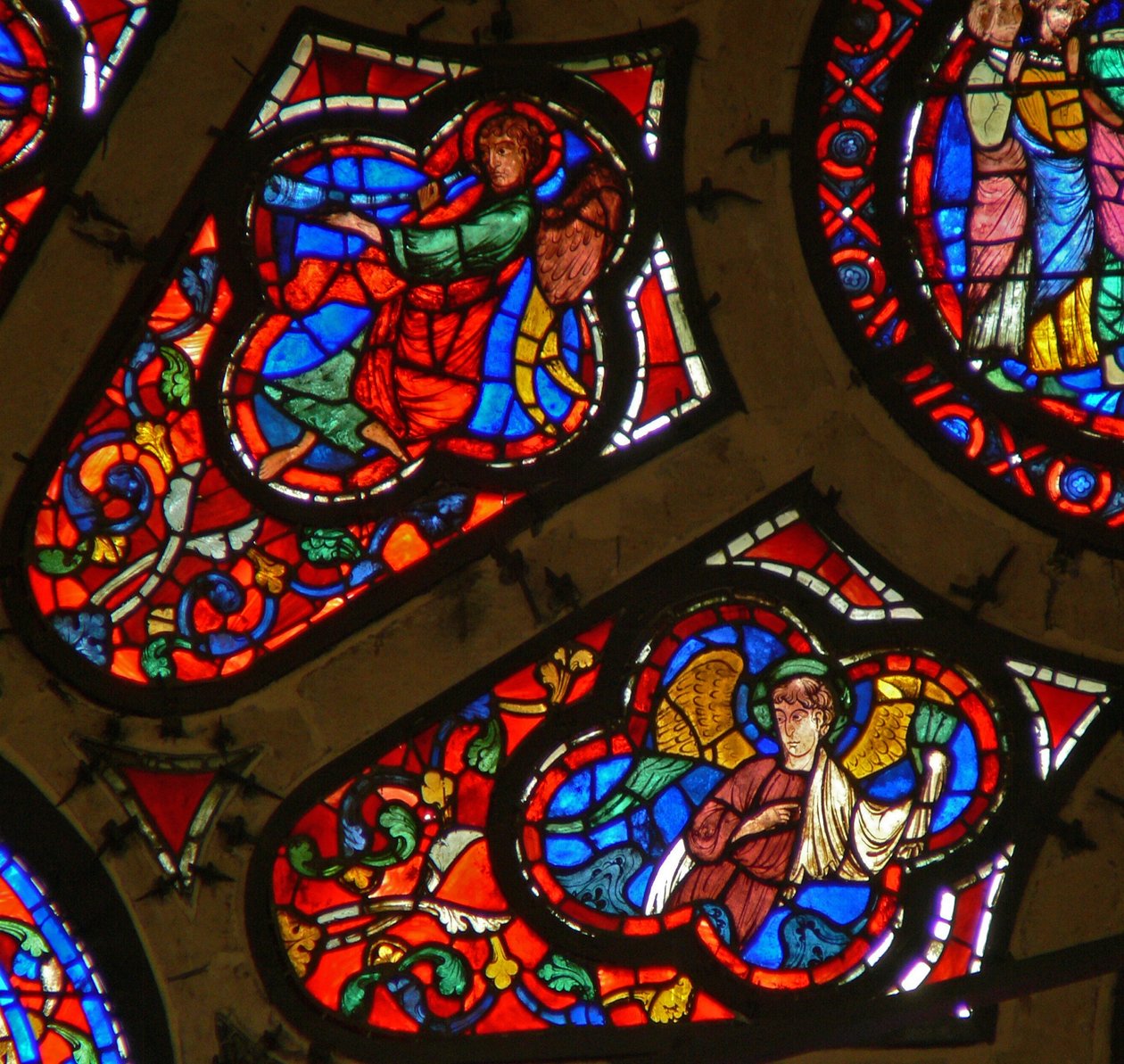 Window Ww föreställande en musikerängel med en trumpet och andra änglar av French School