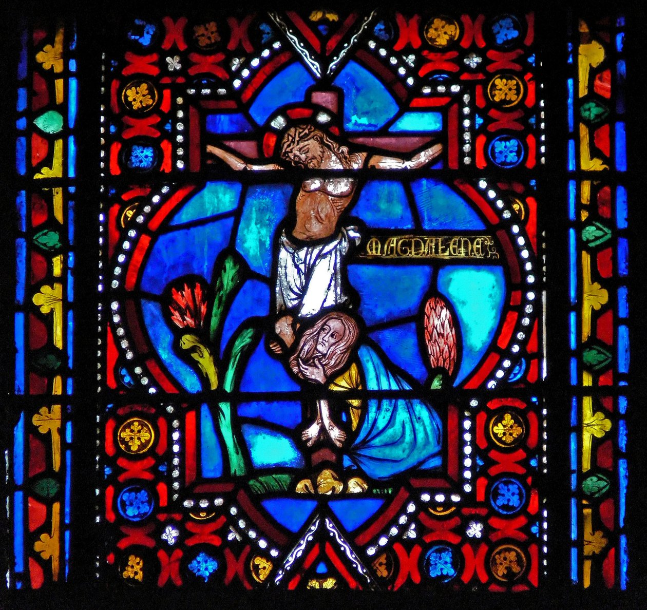 Fönster n1-L som skildrar en scen från Maria Magdalenas liv - helgonet vid korsets fot av French School