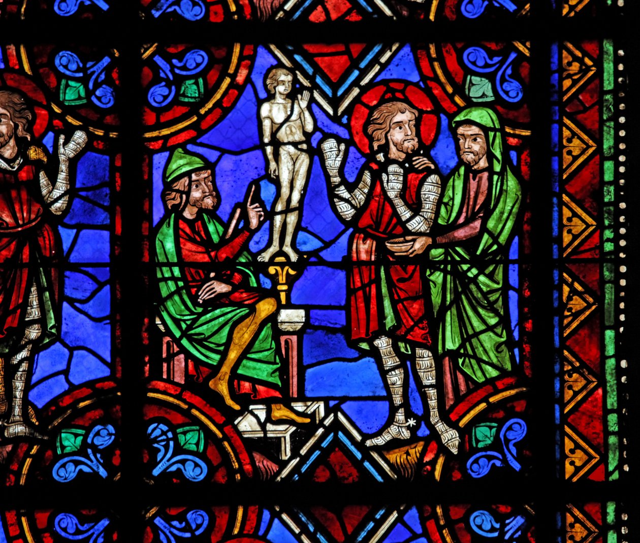 Fönster w06 som visar historien om St Julian av Brioude - St Ferreol, en vän till Julien, som dog under Diocletianus förföljelser, tvingades att dyrka idoler av French School
