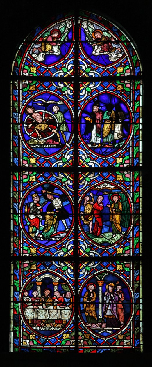 Fönster w.102 som visar scener från St Pantaléons liv av French School