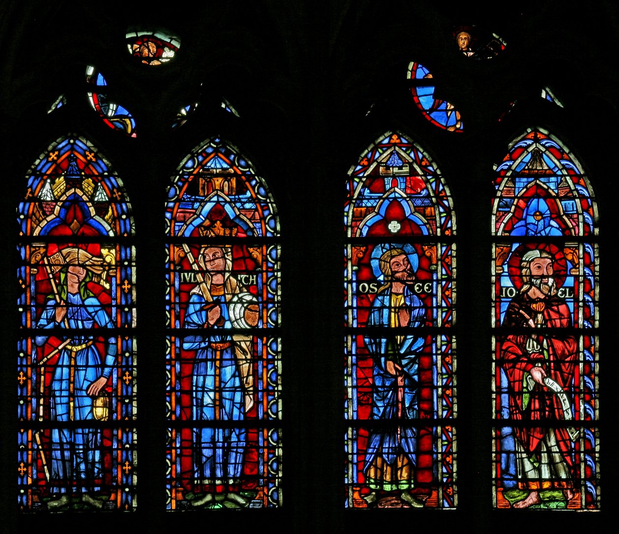 Fönster w103 som visar synagogan, Judith, profeterna Hosea och Joel av French School