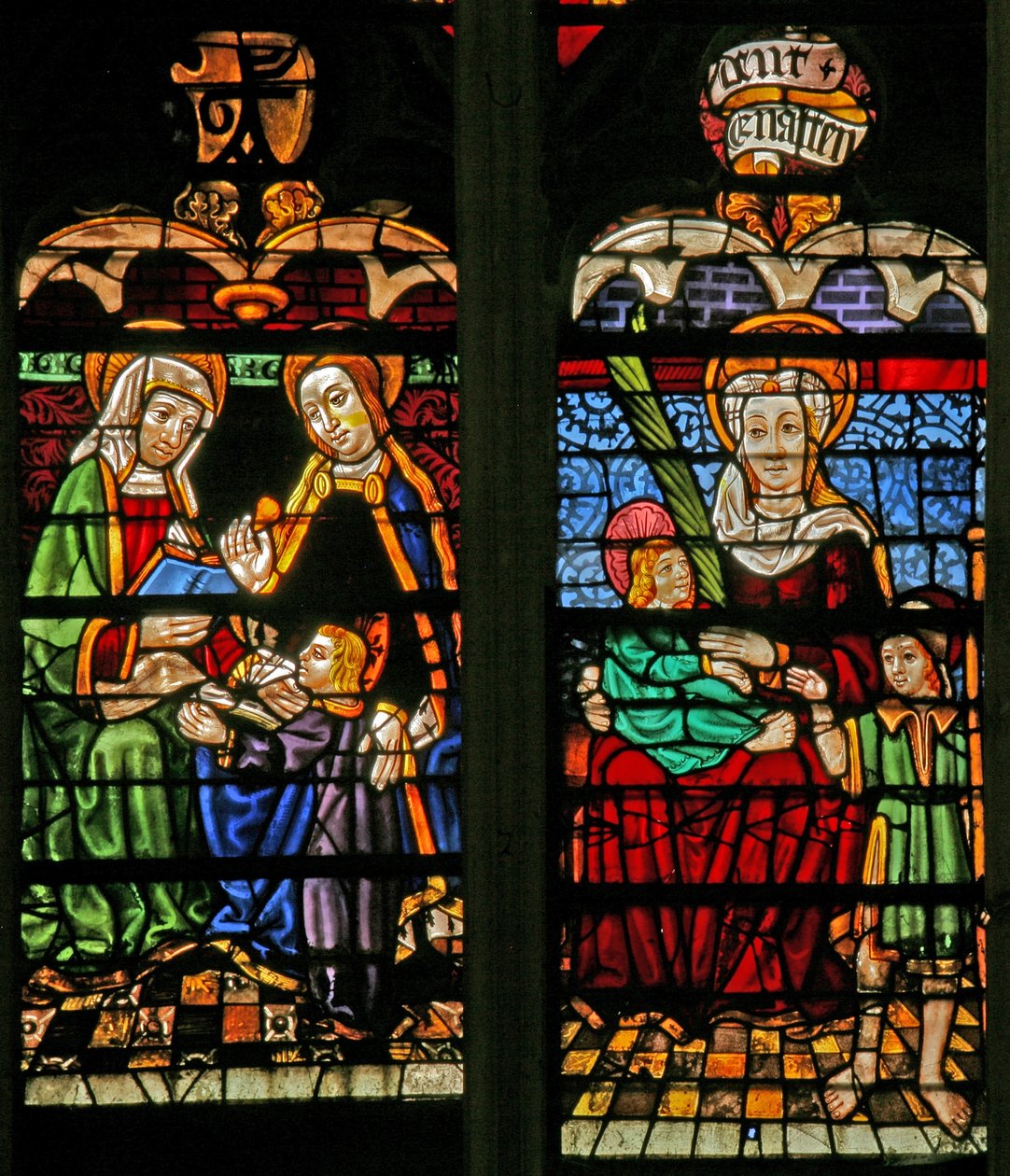 Fönster w132 föreställande Mary Salome? Sankta Anna, Maria och Kristus av French School
