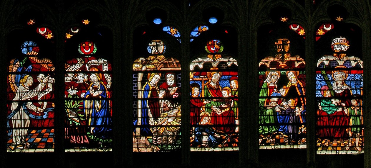 Fönster w132 som visar bebådelsen, födelse: Mary Cleophas med St James Less: Mary Salome med St John: St Anne med Jungfrun som en treenighet av French School