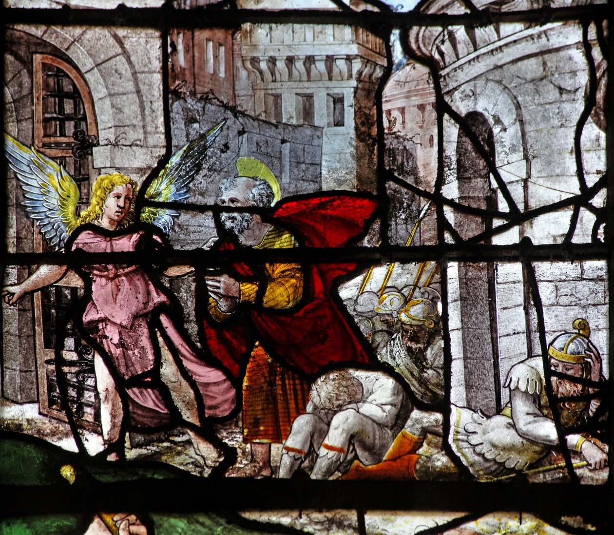 Fönster w13 som föreställer Peter leds ut ur fängelset av en ängel av French School