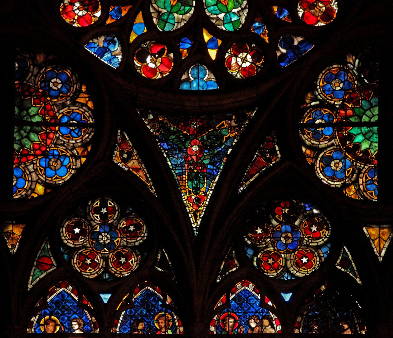 Fönster w17 som visar tracery-lamporna med geometriskt och dekorativt glas av French School