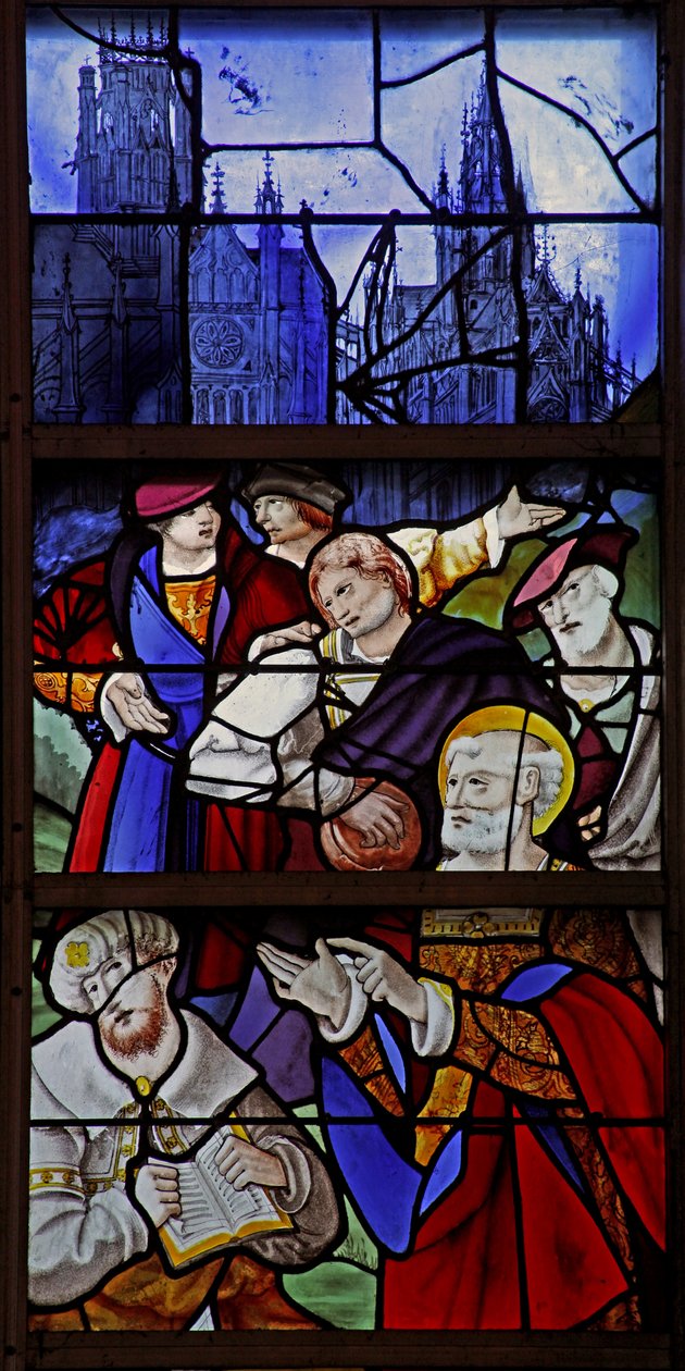 Fönster w1 som visar en scen från St Peters liv: Simon Magus och Peter debatterar; Rouen katedral och St Maclou i bakgrunden av French School