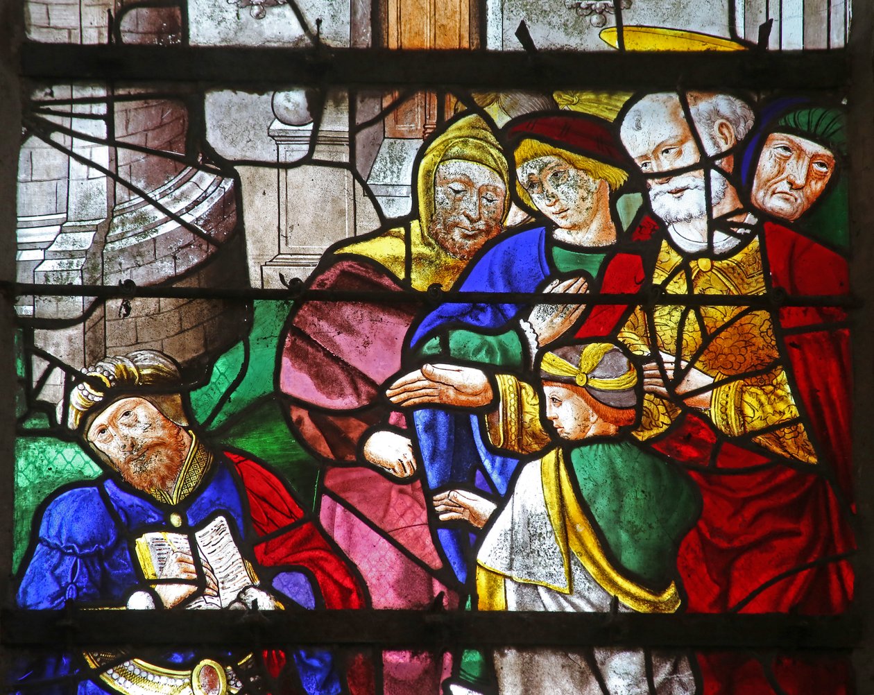Fönster w2 som visar St Peter med Simon Magus som river sönder sina böcker av French School