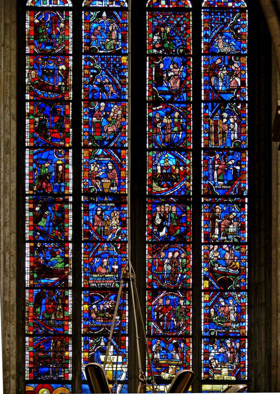 Fönster w51 som föreställer en av Les Belles Verrieres med scener från St Nicholas, St Catherines och St Severs liv av French School