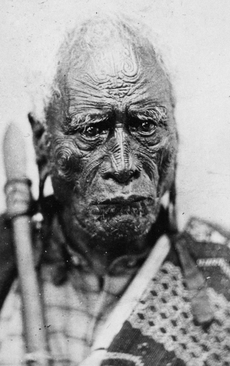 Porträtt av en maori man, Taraia Ngakuti te Tumuhuia, med "Moko" ansiktstatueringar, ca 1860-tal av G. W. Bishop