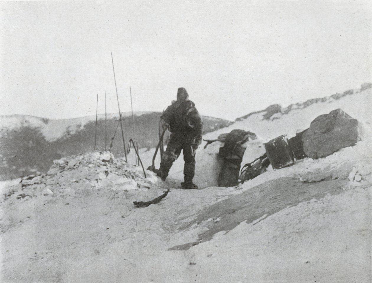 Browning at the Igloo Door, 1912, 1913 av G. Murray Levick
