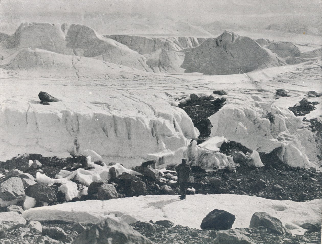 Sprucken is vid ingången till Priestley Glacier, c1911, 1913 av G. Murray Levick