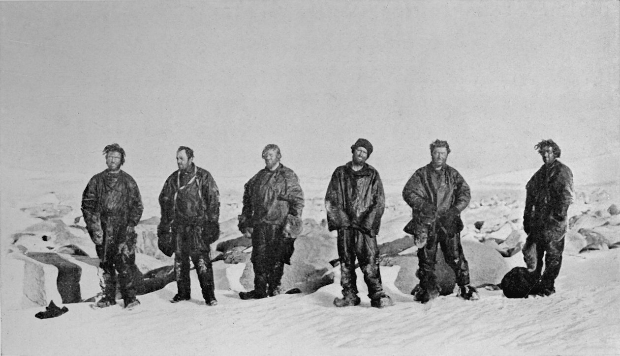 Grupp efter vintern i Igloo, 1912, 1913 av G. Murray Levick