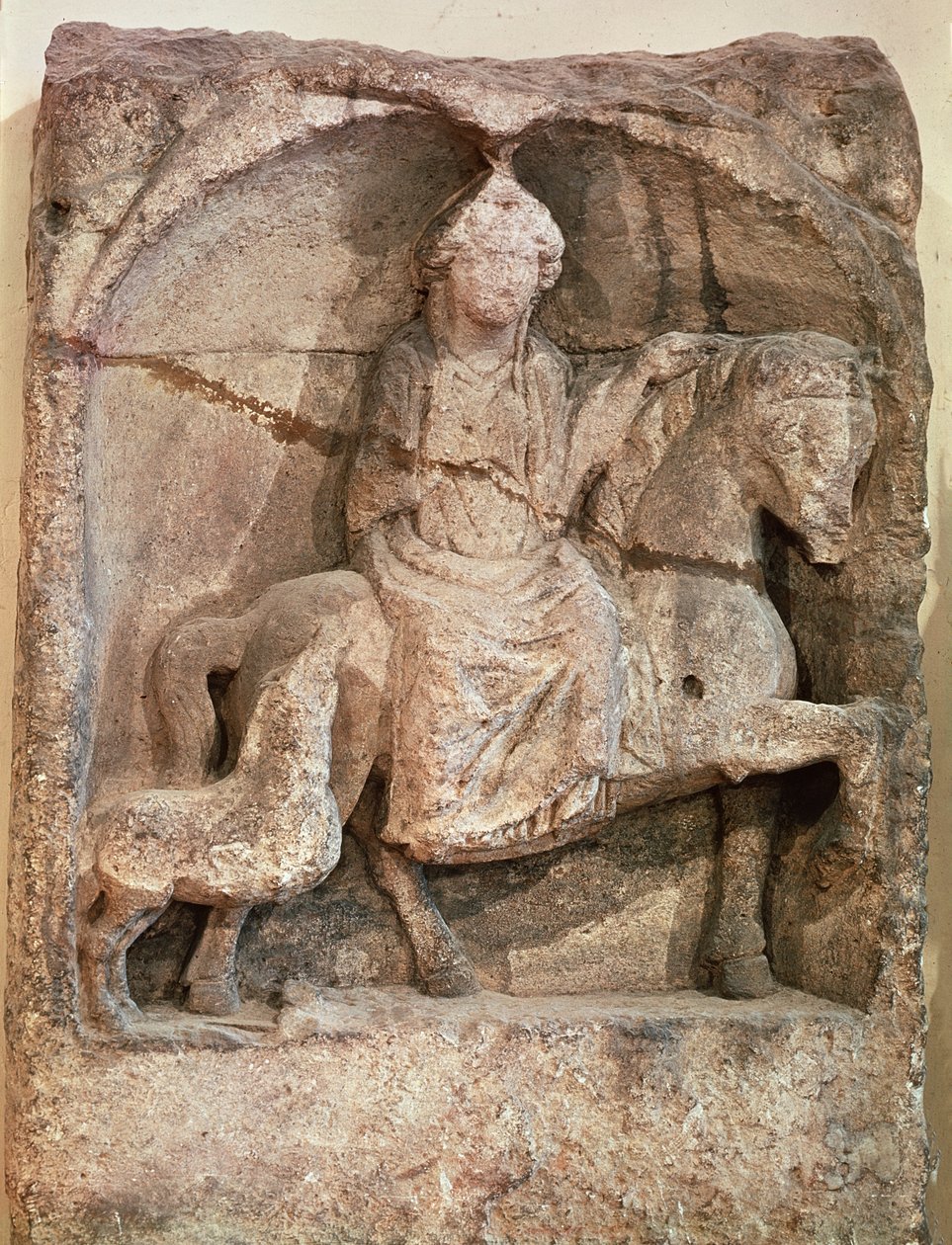 Relief föreställande Epona, gallisk gudinna och beskyddare av hästar, ryttare och resenärer, från Mellicey, Saone-et-Loire, ca 50 f.Kr.-400 e.Kr. av Gallo Roman