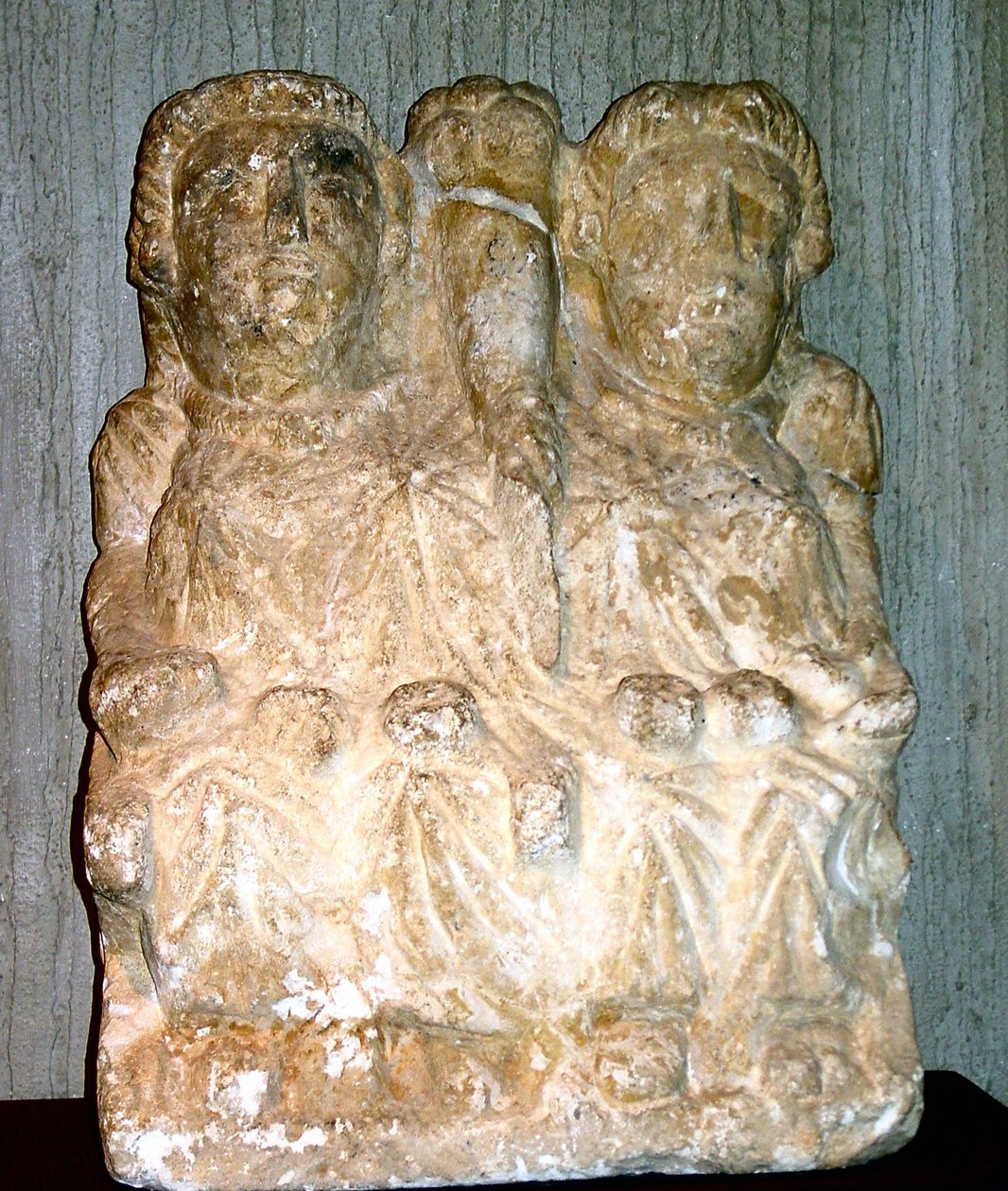 Två gudinnor-mödrar (vit sten) av Gallo Roman