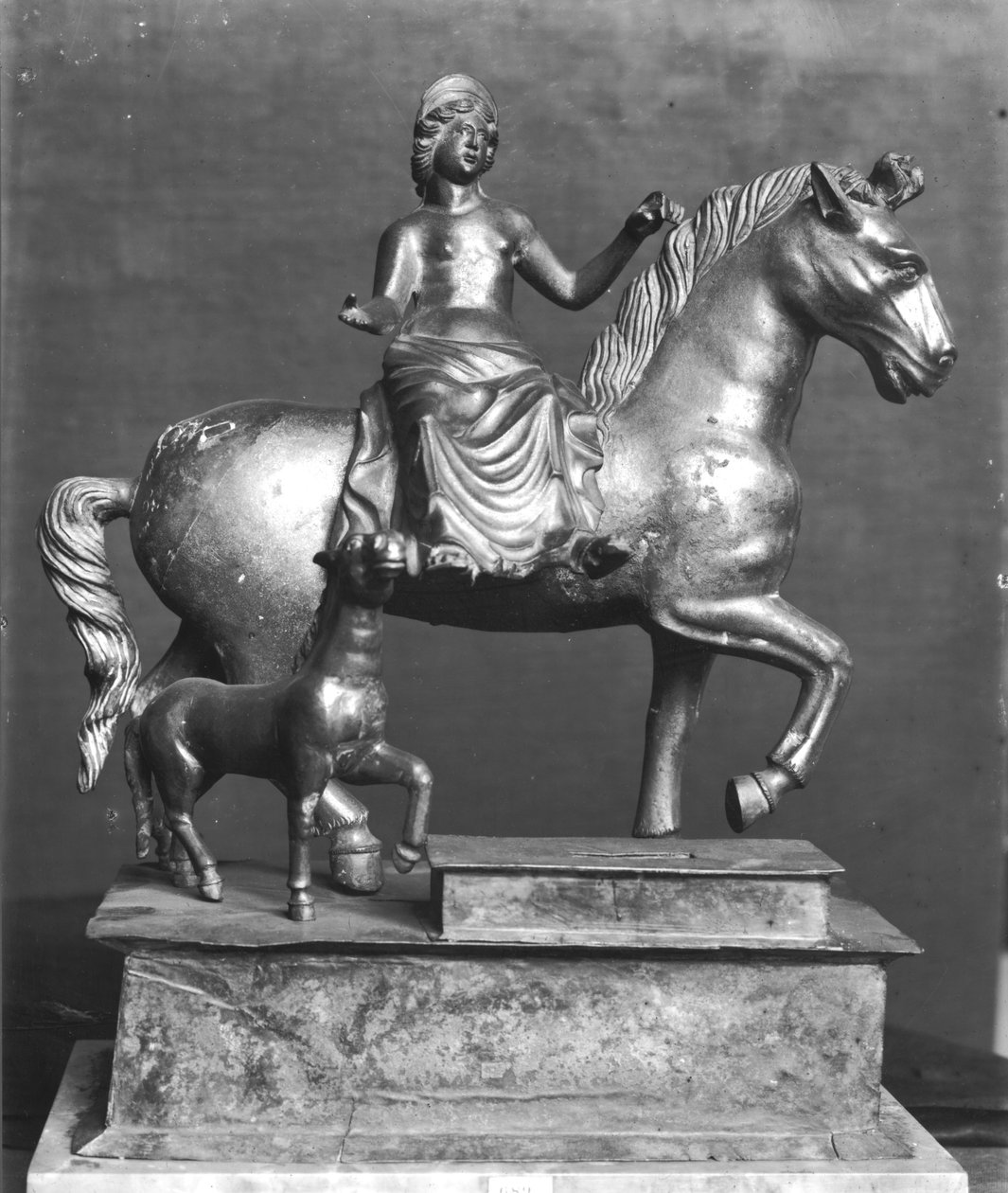 Statyett av Epona, gallisk gudinna, beskyddare av hästar, ryttare och resenärer, från La Sarrazine, Jura, ca 50 f.Kr.-400 e.Kr. (brons) av Gallo Roman