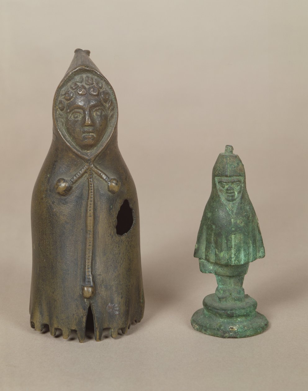 Två figurer av Telesforos (brons) av Gallo Roman