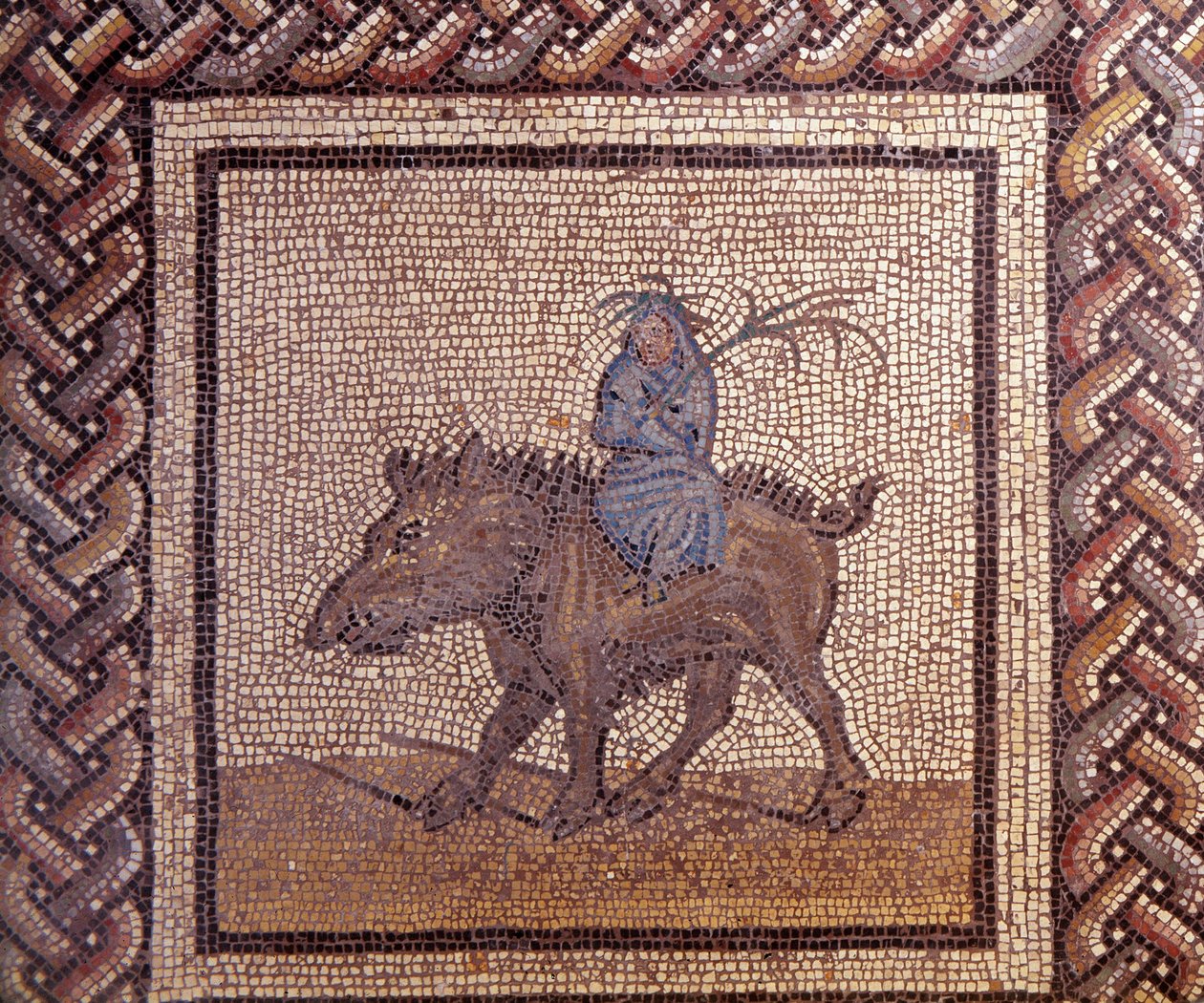 Gallo Roman Art: mosaikbeläggning som representerar en rustik kalender. Allegory of Winter rider på en galt. Slutet 2:a, början av 300-talet efter JC. Från Saint-Romain-en-Gal (Rhone). Saint Germain en Laye, Nationalmuseet för arkeologi av Gallo Roman