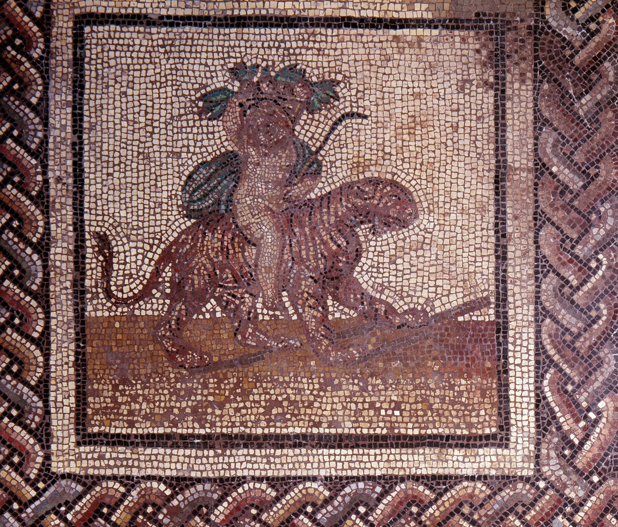 Gallo Roman Art: mosaikbeläggning som representerar en rustik kalender. Allegori av hösten sitter på en tiger. Slutet 2:a, början av 300-talet efter JC. Från Saint-Romain-en-Gal (Rhône). Saint Germain en Laye, Nationalmuseet för arkeologi av Gallo Roman