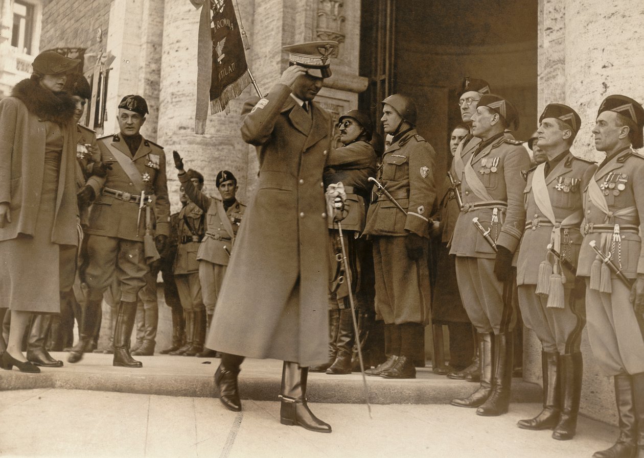MVSN Album - Blackshirts: Prinsarna av Piemonte besöker de lemlästades moderhus i Rom, 021938 av Genovesi Genovesi