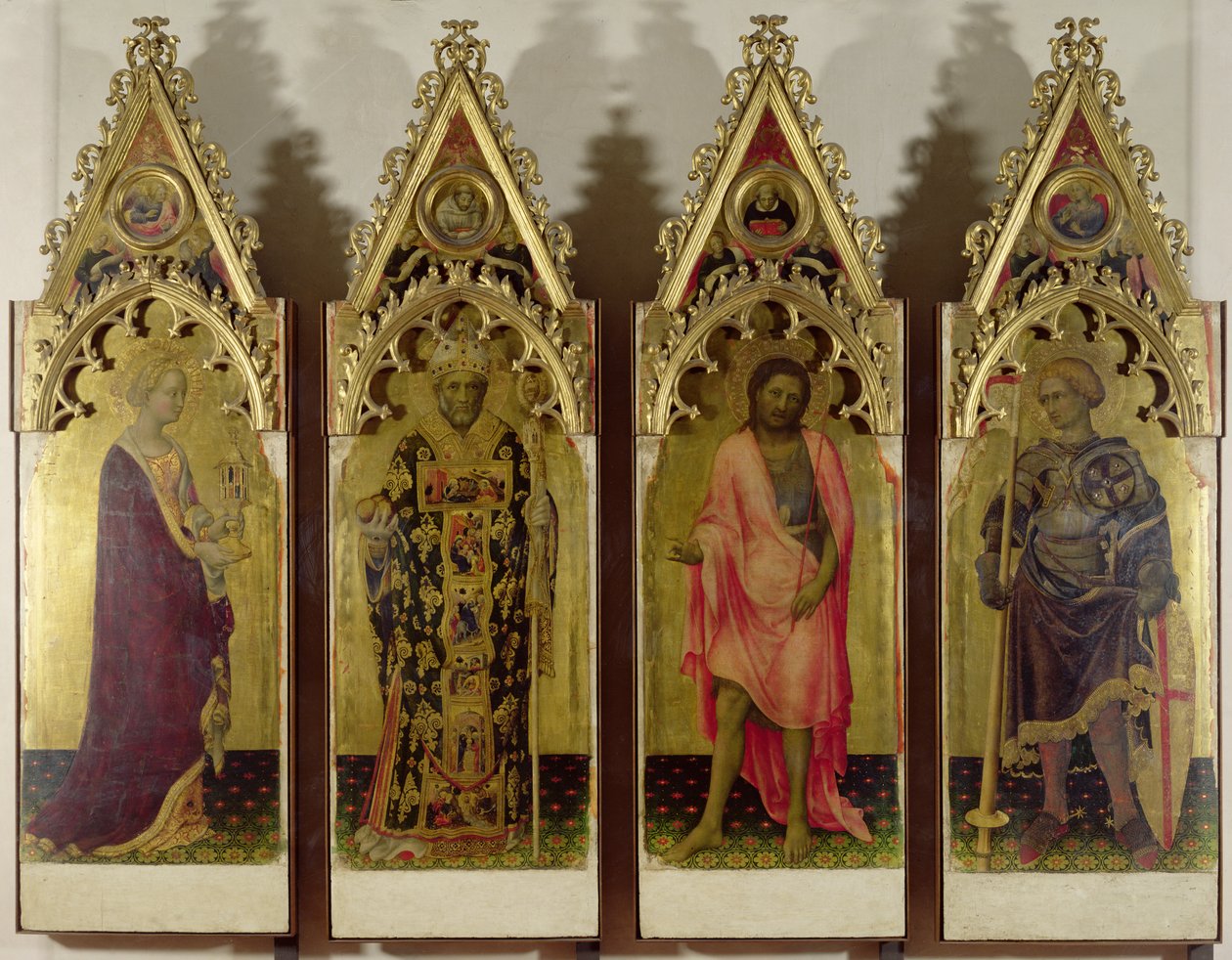 Fyra heliga från Quaratesi-polyptyken: Maria Magdalena, Sankt Nikolaus, Johannes döparen och Sankt Georg, 1425 (tempera på panel) (för detaljer se 85683 och 85684) av Gentile da Fabriano