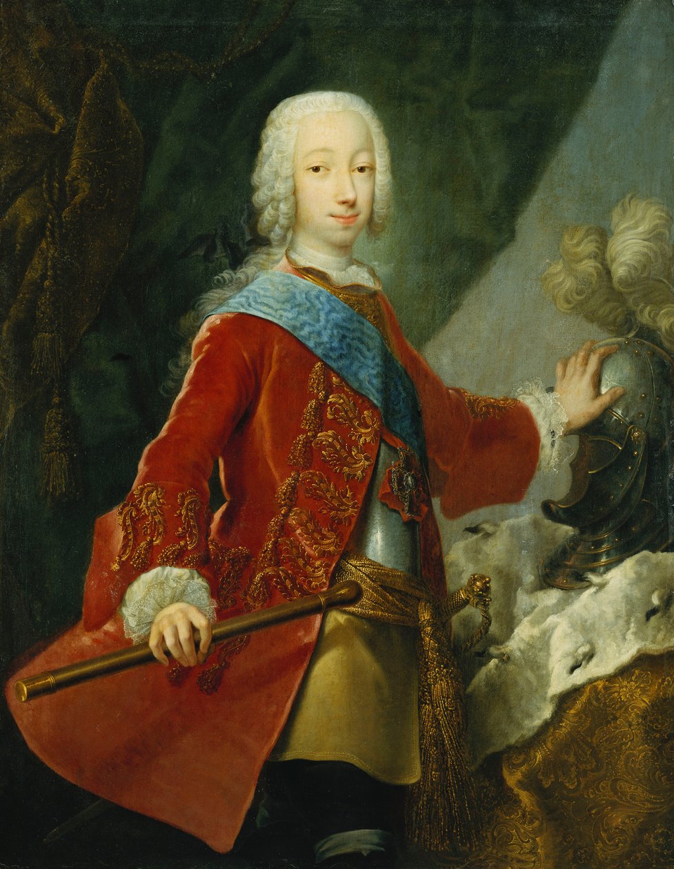 Porträtt av en gentleman, troligen storhertigen Peter Fedorovich, senare tsar Peter III, stående trekvartslängd, iklädd en röd broderad jacka, bröstsköld och Saint Annes märke, håller en batong, hans hand vilande på en hjälm på ett bord med av Georg Christoph Grooth
