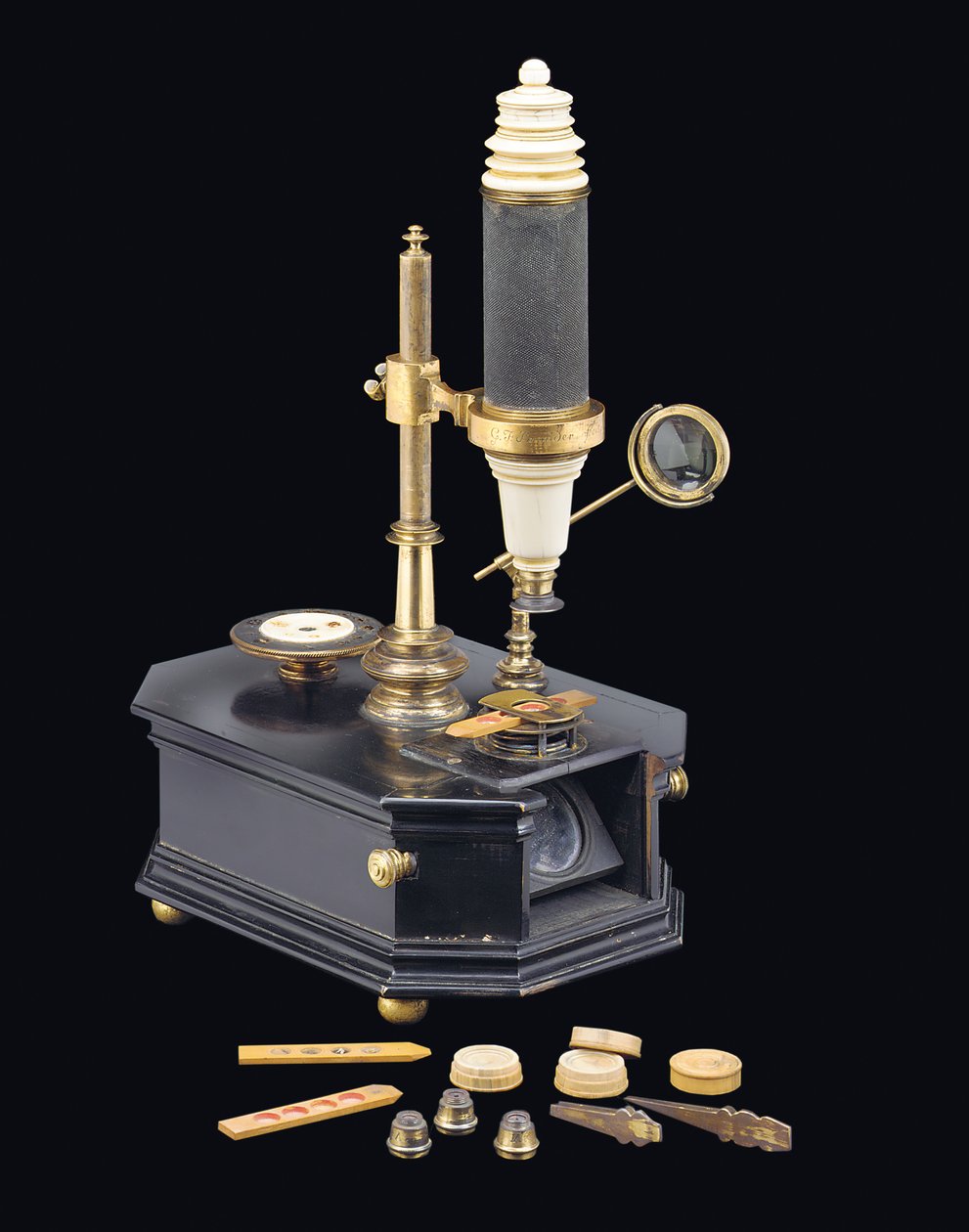 Sammansatt lådmikroskop, c.1775 (trä, metall och glas) (se även 1113960-1) av Georg Friedrich Brander