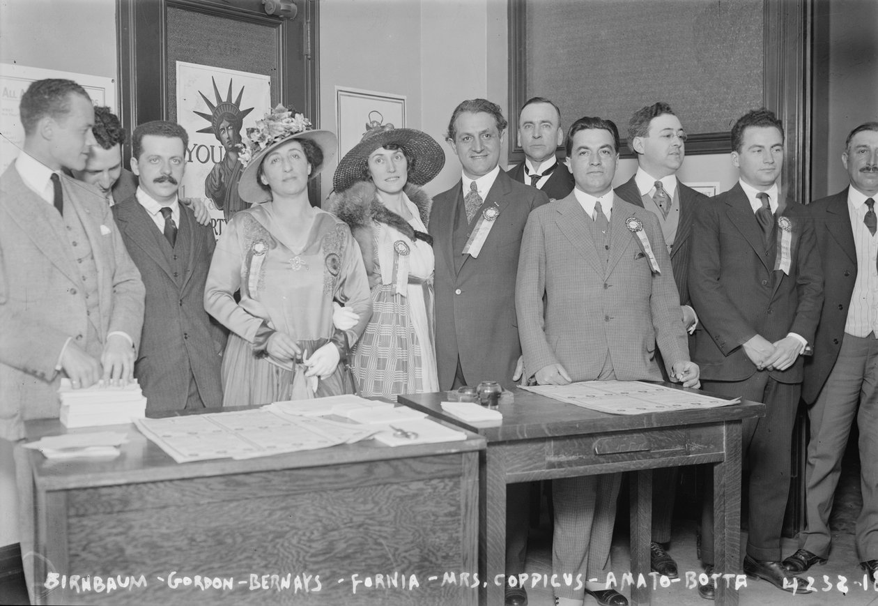 Operasångare och musiker vid öppnandet av Operatic Liberty Loan Offices i Aeolian Hall, New York City, 1917. av George Grantham Bain