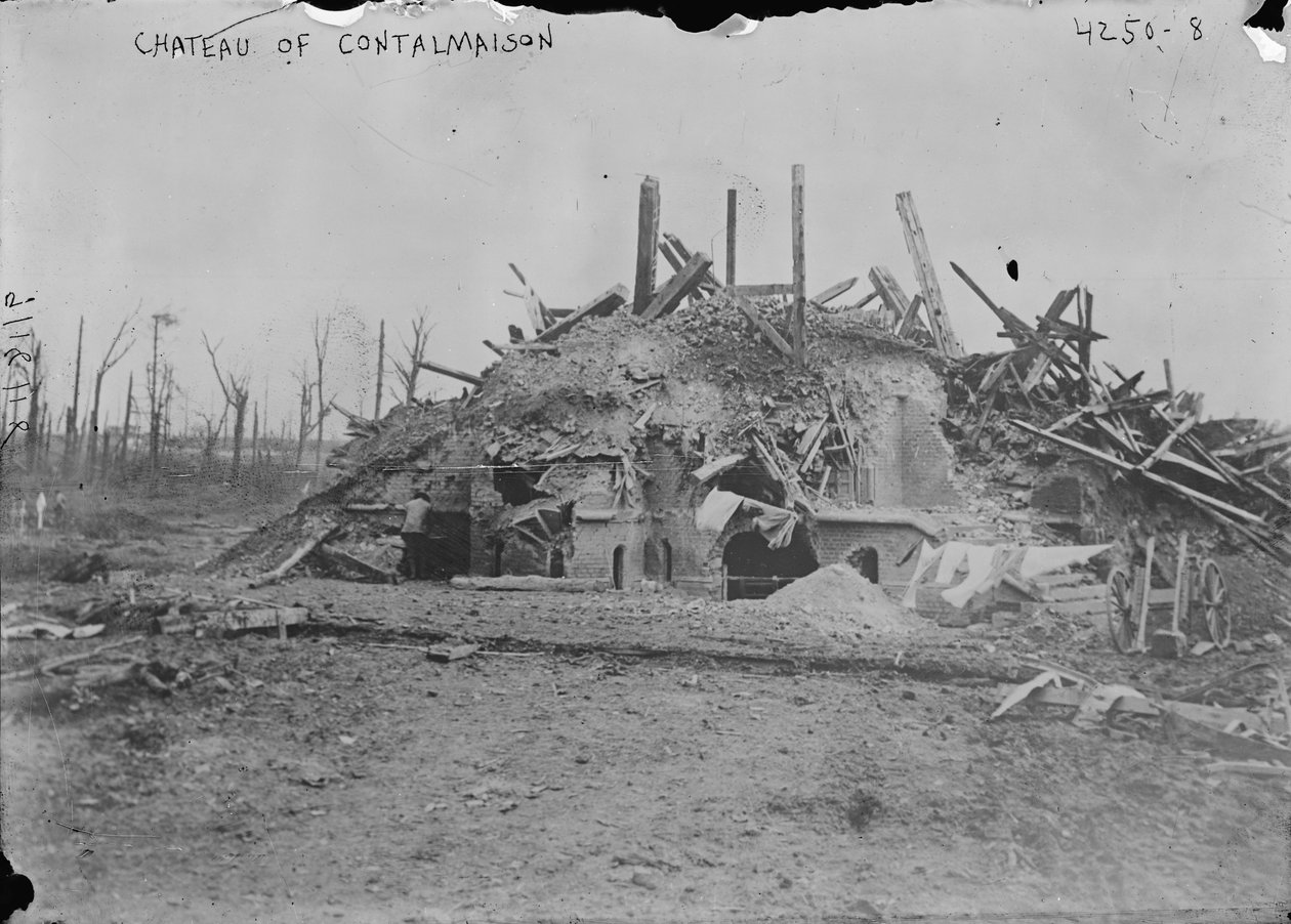 Ruinerna av slottet i Contalmaison efter slaget vid Somme, 1916 av George Grantham Bain