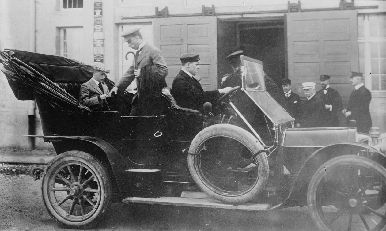 Prinsen av Wales vid Zeppelinfabriken i Friedrichschafen, 1913 av George Grantham Bain