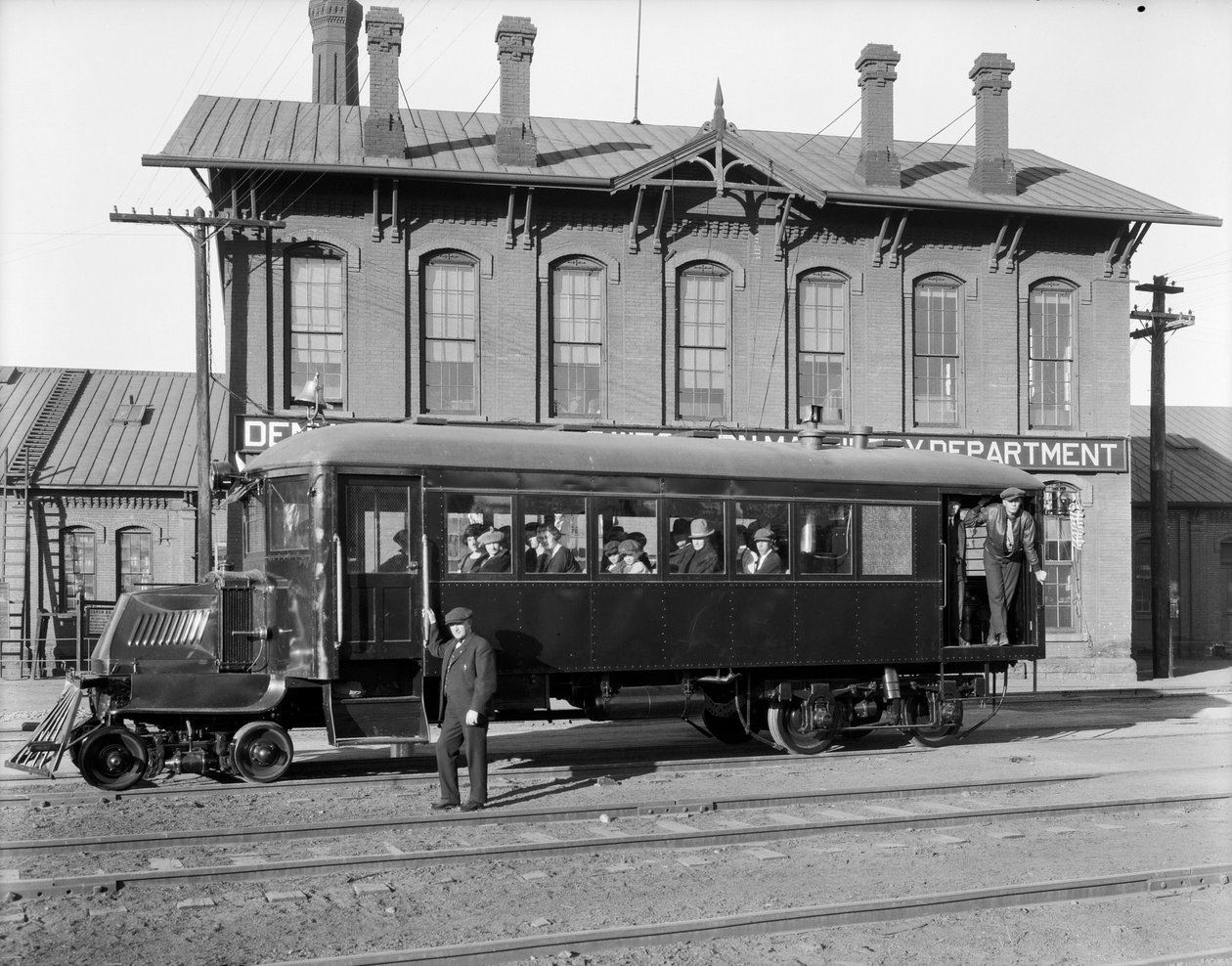 Mack järnvägsbuss på rättegång i DundRGW Burnham Shops, 1926 av George Lytle Beam