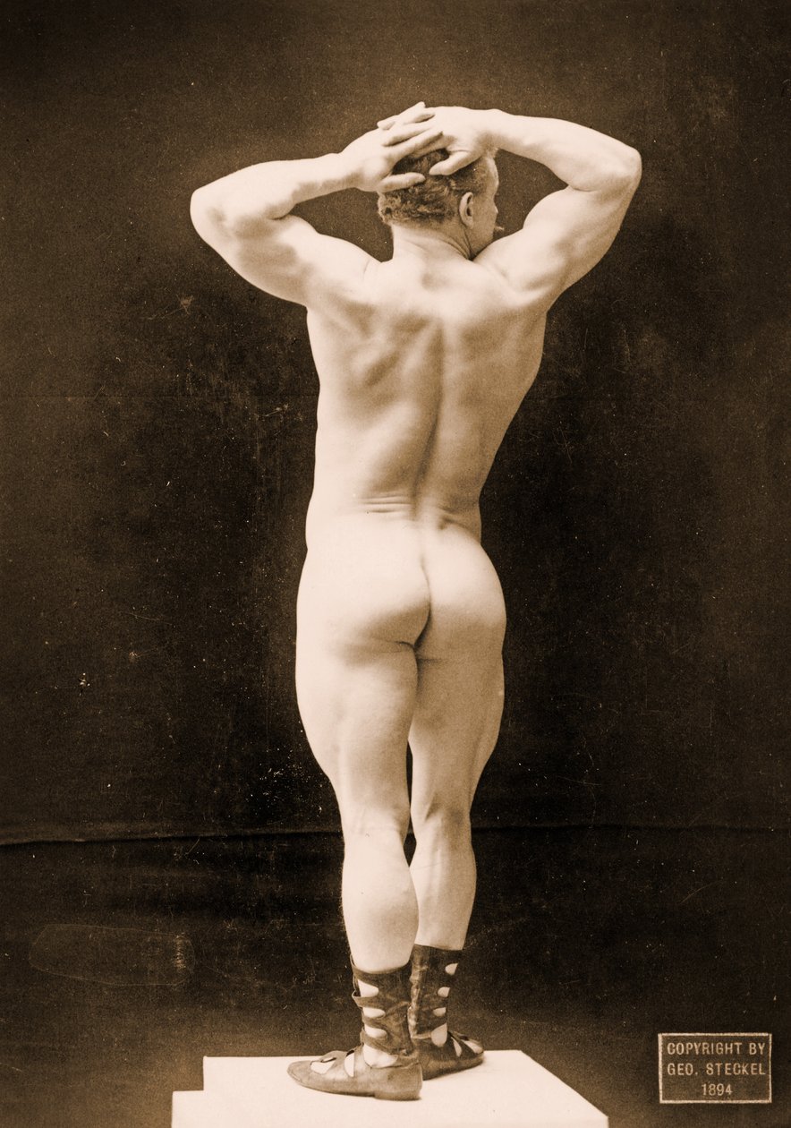 Eugen Sandow, i klassisk grekisk-romersk pose, ca 1894 av George Steckel