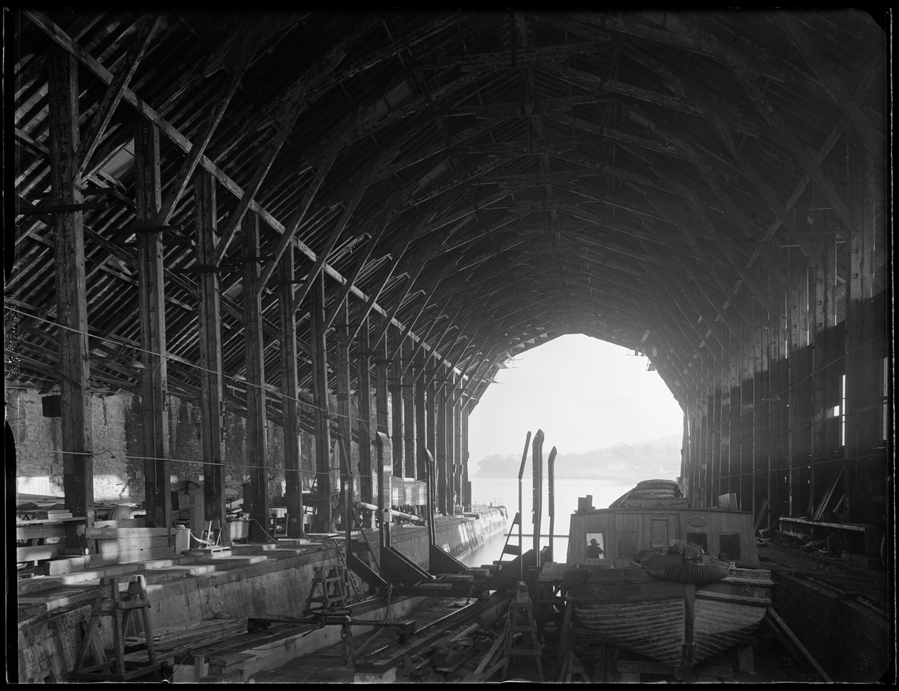 Devonport Dockyard, South Yard, täckt slip nr 1, Devonport, Plymouth, 1942. av George Bernard Mason