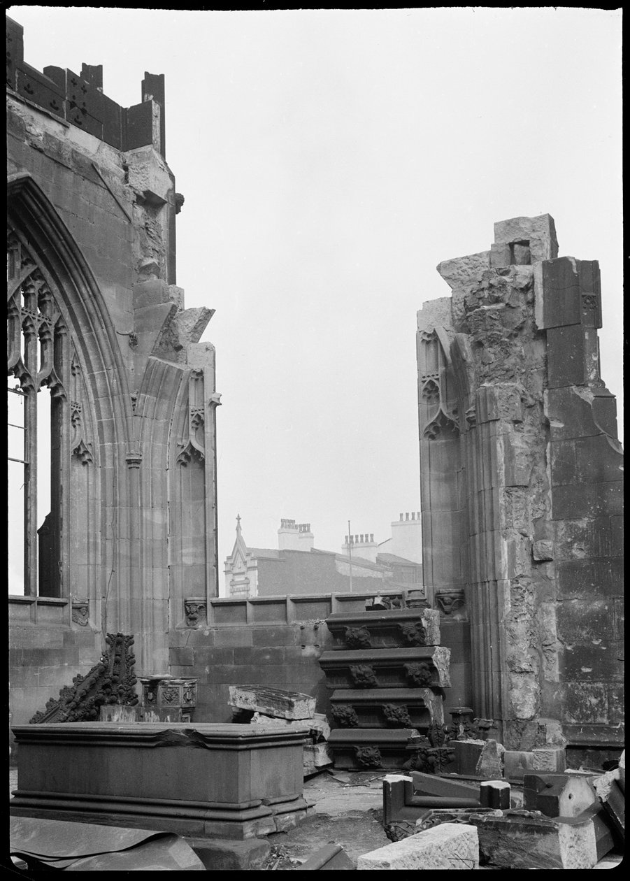 Manchester Cathedral, Manchester, 1942. av George Bernard Wood