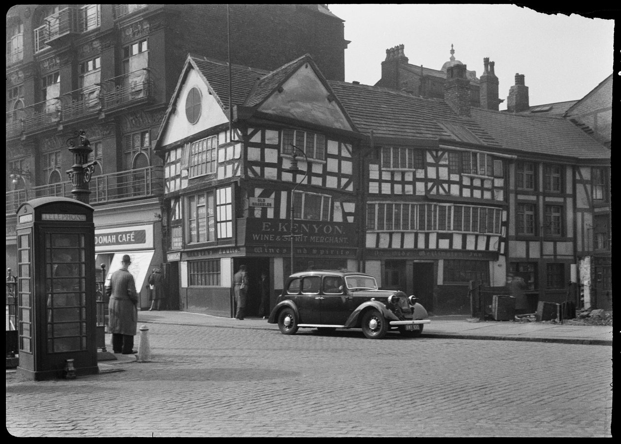 Old Wellington Inn, Old Shambles, Manchester, 1942. av George Bernard Wood