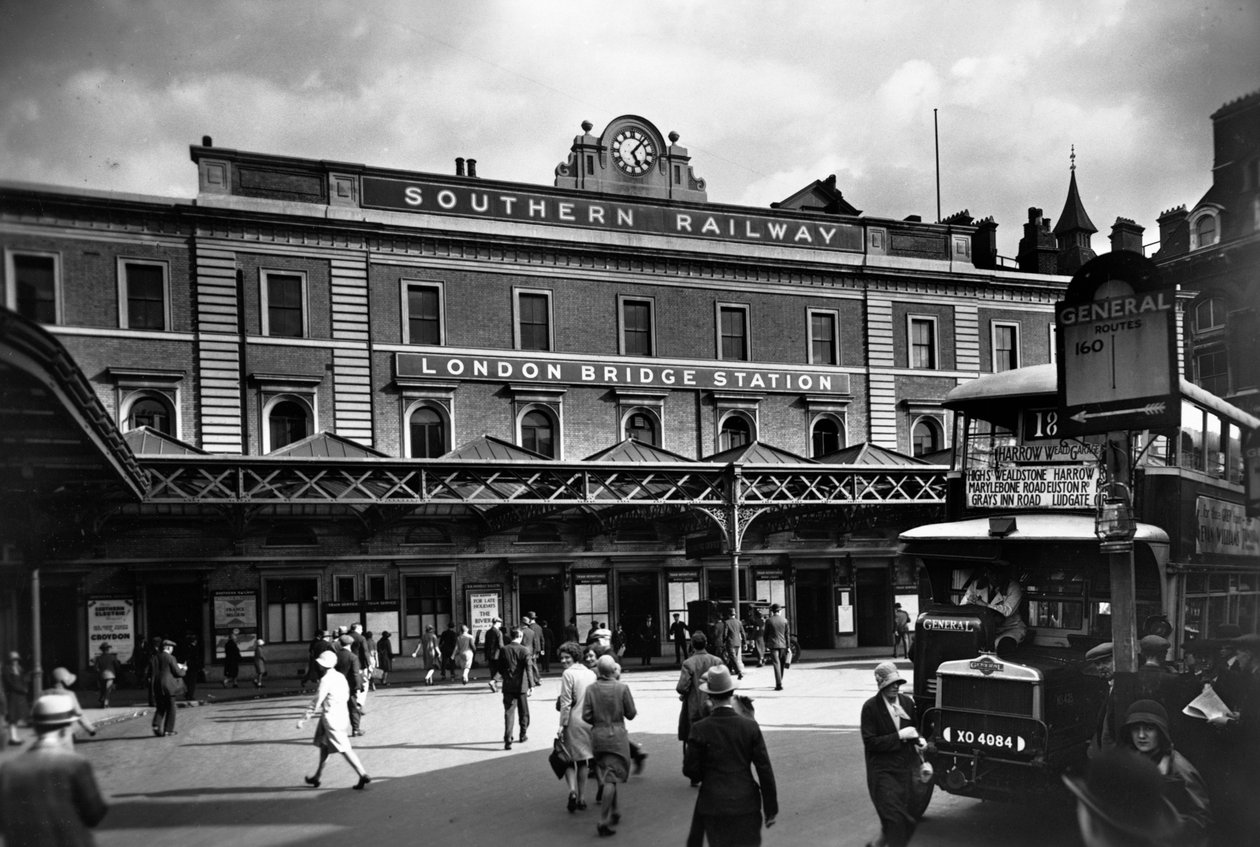 London Bridge Station, Southwark, London, c1920-c1930. av George Davison Reid