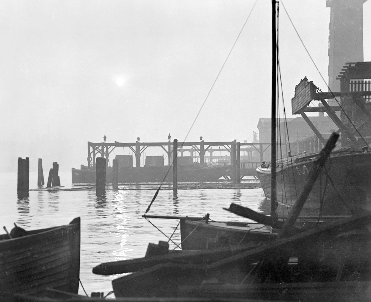 Soluppgång över vattnet i Lambeth med utsikt österut, London, tidigt 1930-tal av George Davison Reid