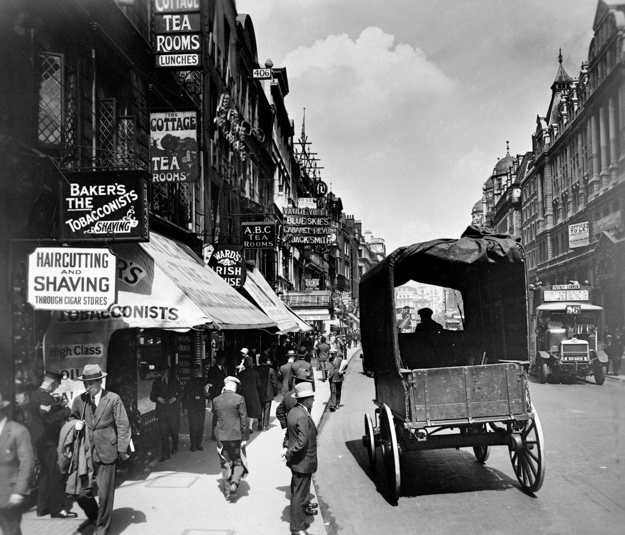 The Strand looking east, Westminster, London, c1910s. av George Davison Reid