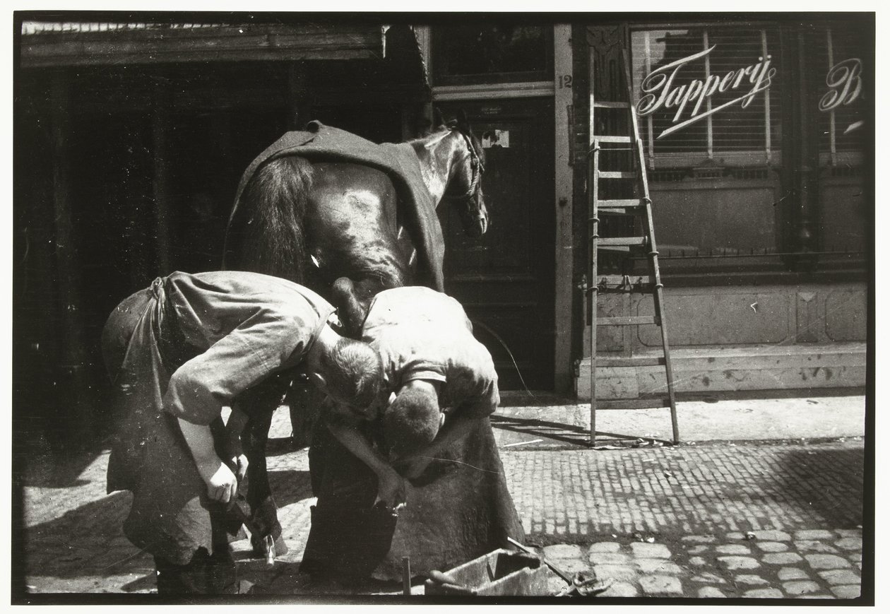 Hovslagare på jobbet med en häst av George Hendrik Breitner