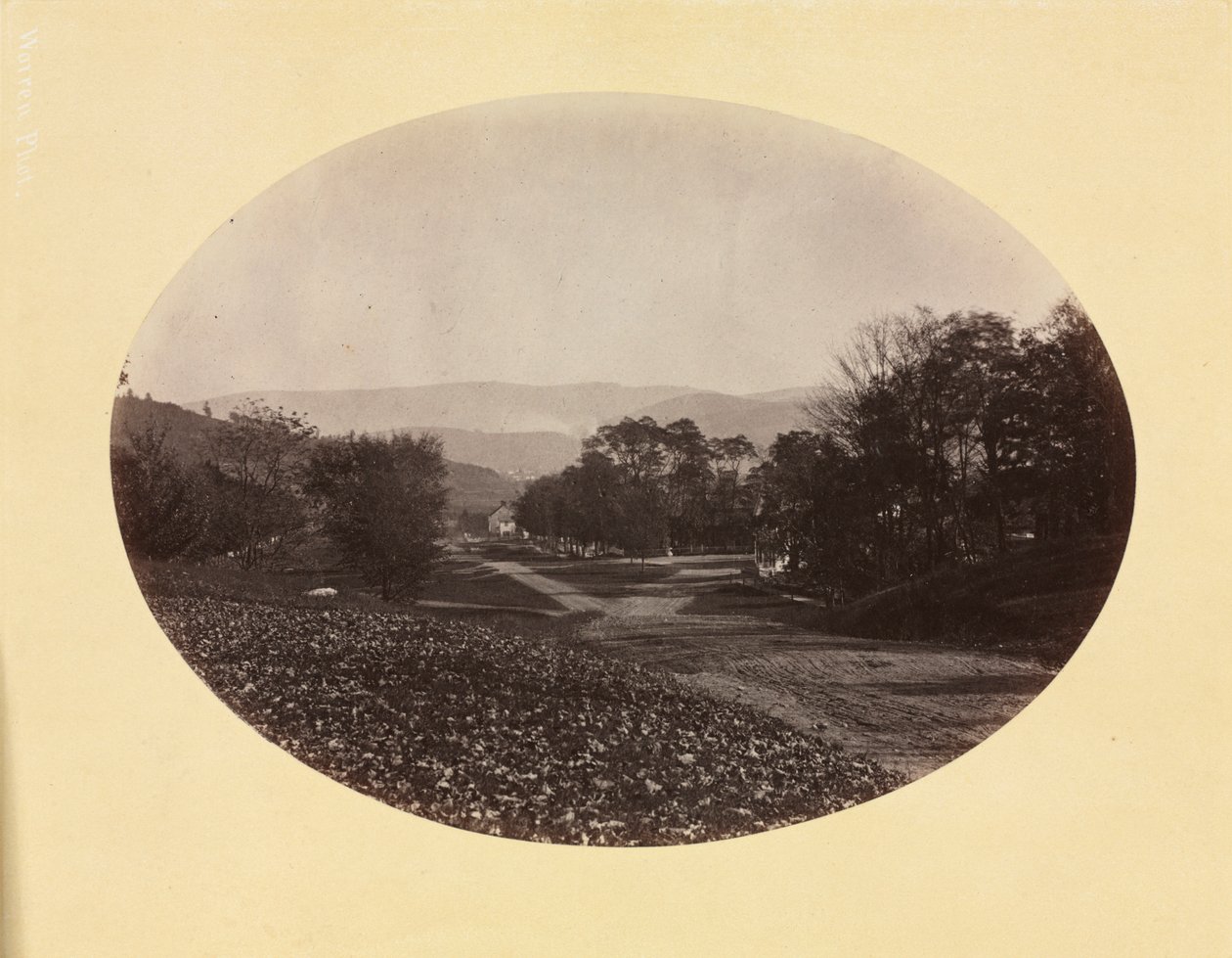 En väg i Williamstown, ca. 1870. av George Kendall Warren