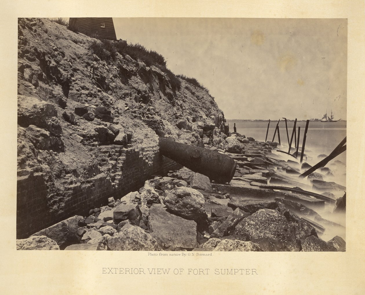 Utsikt över Fort Sumpter från utsidan av George N. Barnard