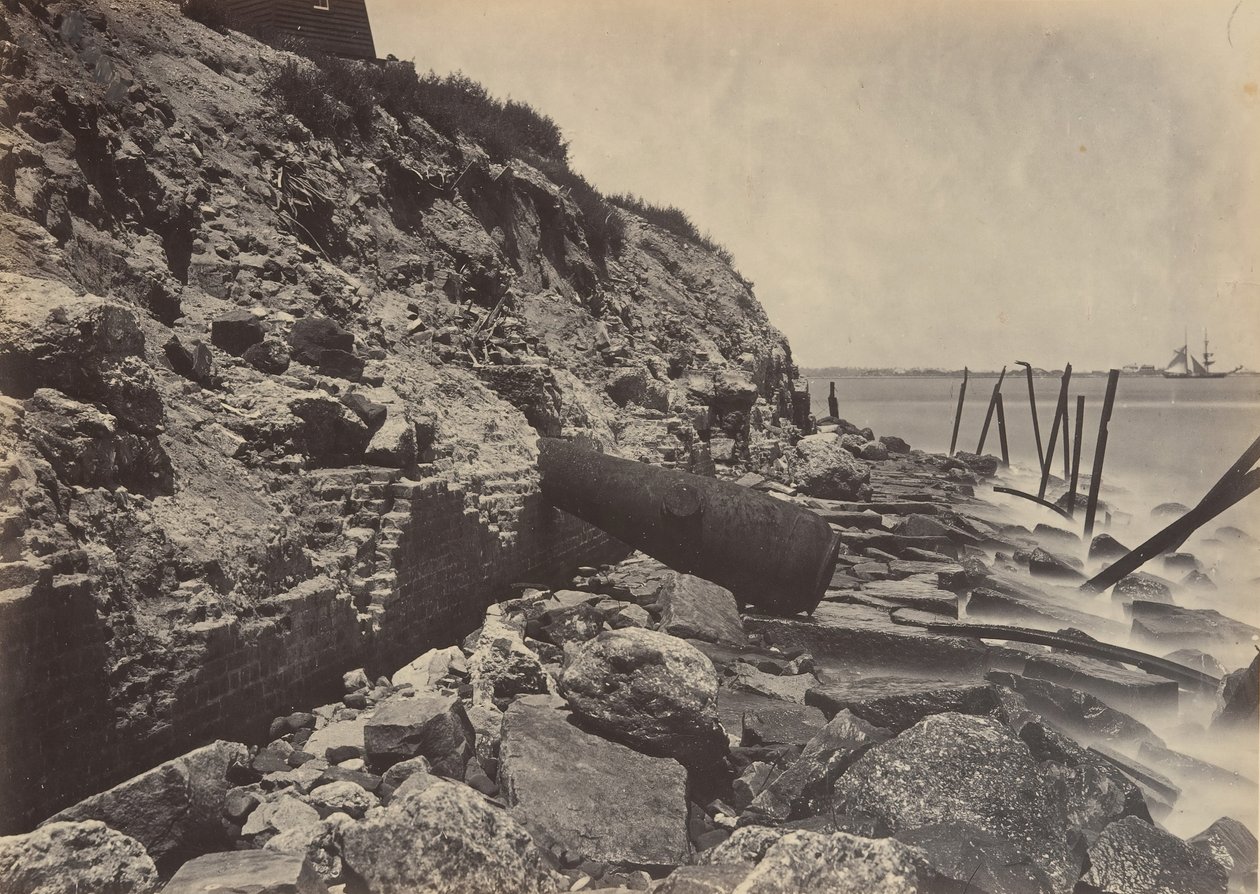 Exteriör vy av Fort Sumpter, 1860-talet. av George N. Barnard