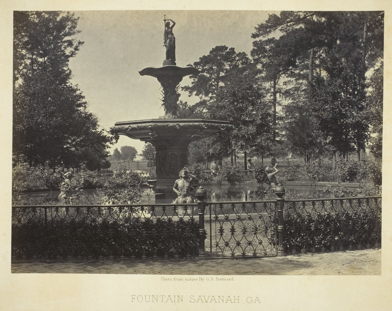 Fountain, Savannah, GA av George N. Barnard